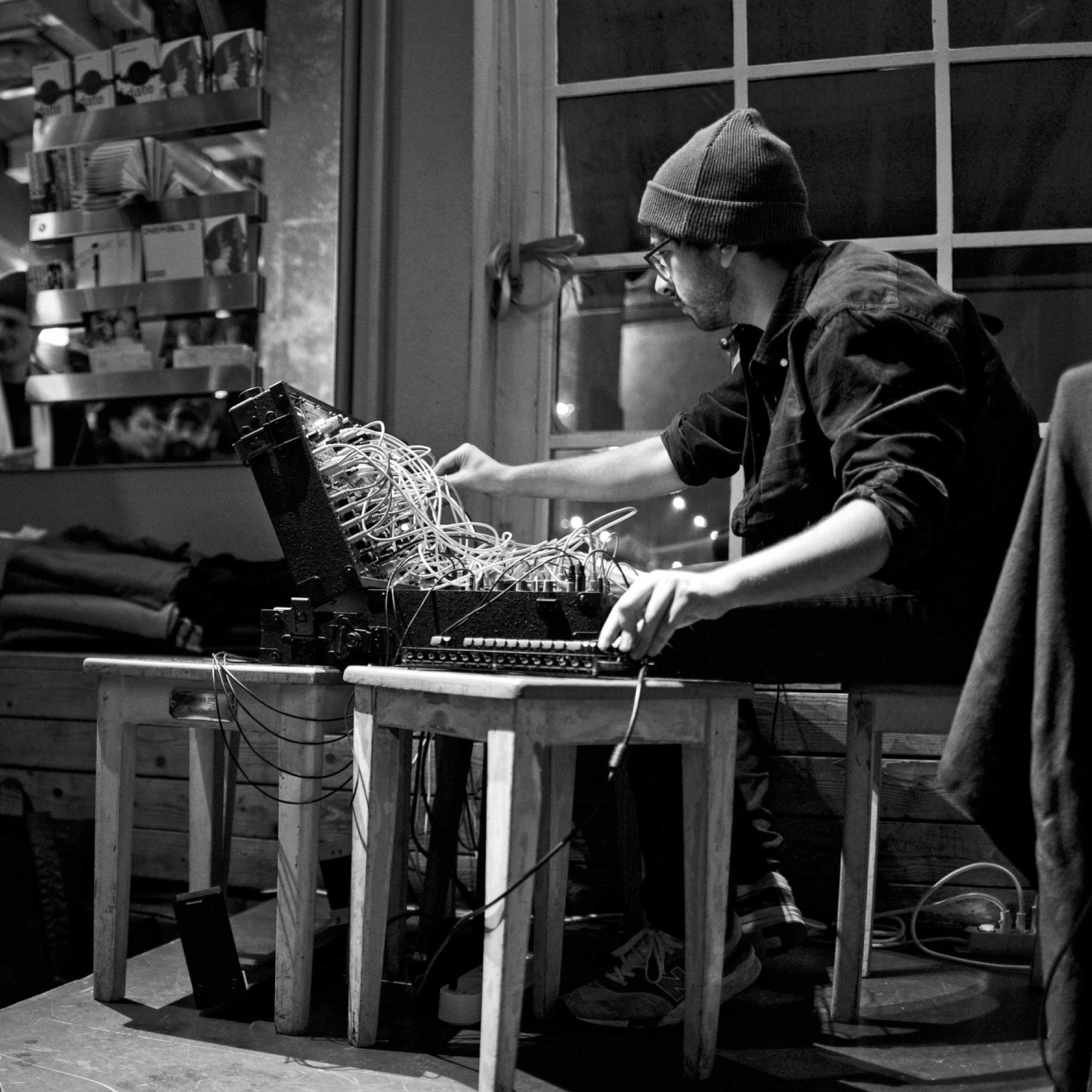 Arev Imer / Rain Frame playing at Cargobar